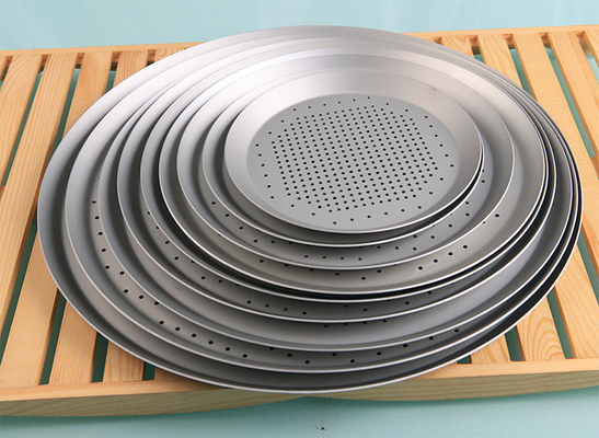 RK Bakeware China Foodservice NSF Teglie per pizza croccanti perforate in alluminio anodizzato duro per Pizza Hut